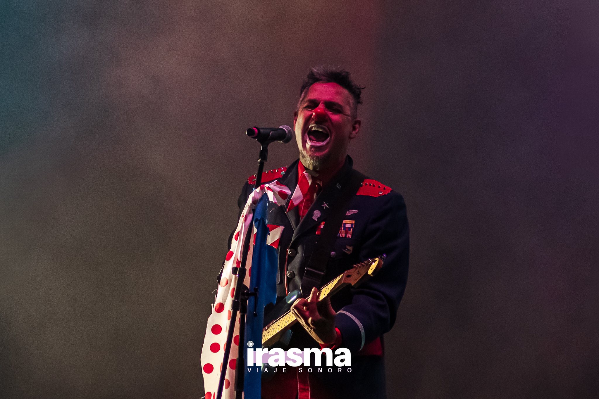 TRICICLO CIRCUS BAND, NARICES ROJAS QUE NO PARAN DE TOCAR 1 5T